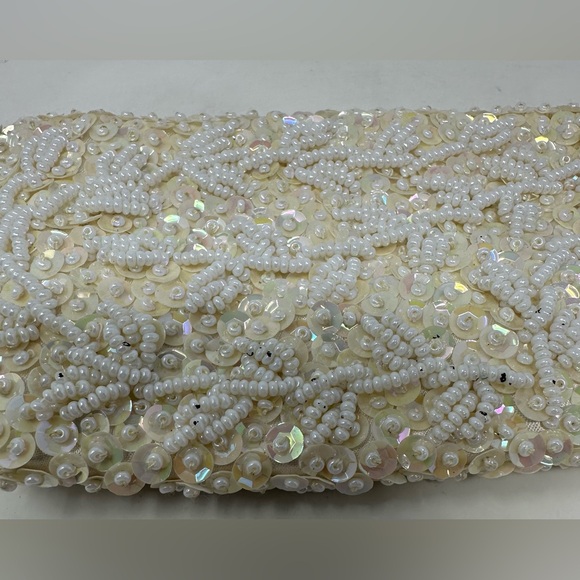 Vintage WALBORG Cream Beaded Sequined Coin Purse Floral Zipper - Picture 3 of 7
